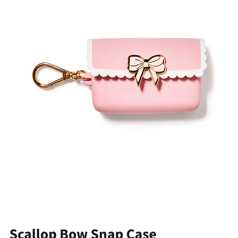 Bath and body works Pink Scallop Bow Snap Case pocket bac holder